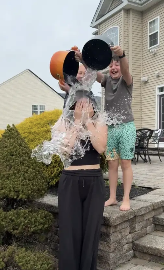 Charlotte Nesevich ’25 participates in the USC #SpeakYourMIND Ice Bucket Challenge. Photo by Caroline Nesevich '25.
